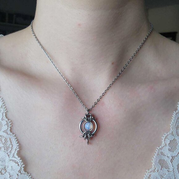 Vintage Whimsical Medieval Fairy Opalite silver chainmail pendant necklace - Picture 1 of 9